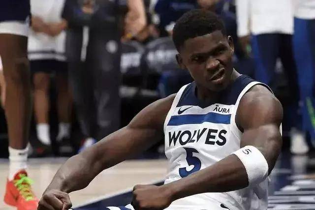 史密斯30分江苏不敌山东10连败 克里斯25+21