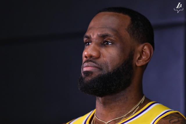 小卡28分快船20分逆转胜火箭 灰熊逆转胜76人