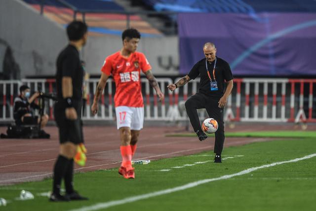 霍伊伦连续11场比赛遭遇球荒 本轮首发0射门